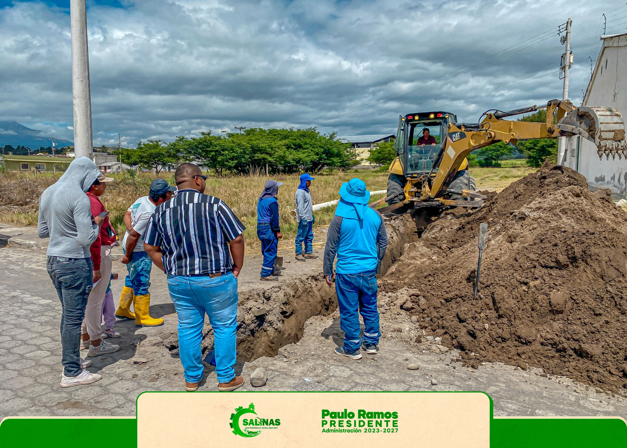 Colocación de tubería para el sistema de alcantarillado del Proyecto de Lotización del barrio La Floresta