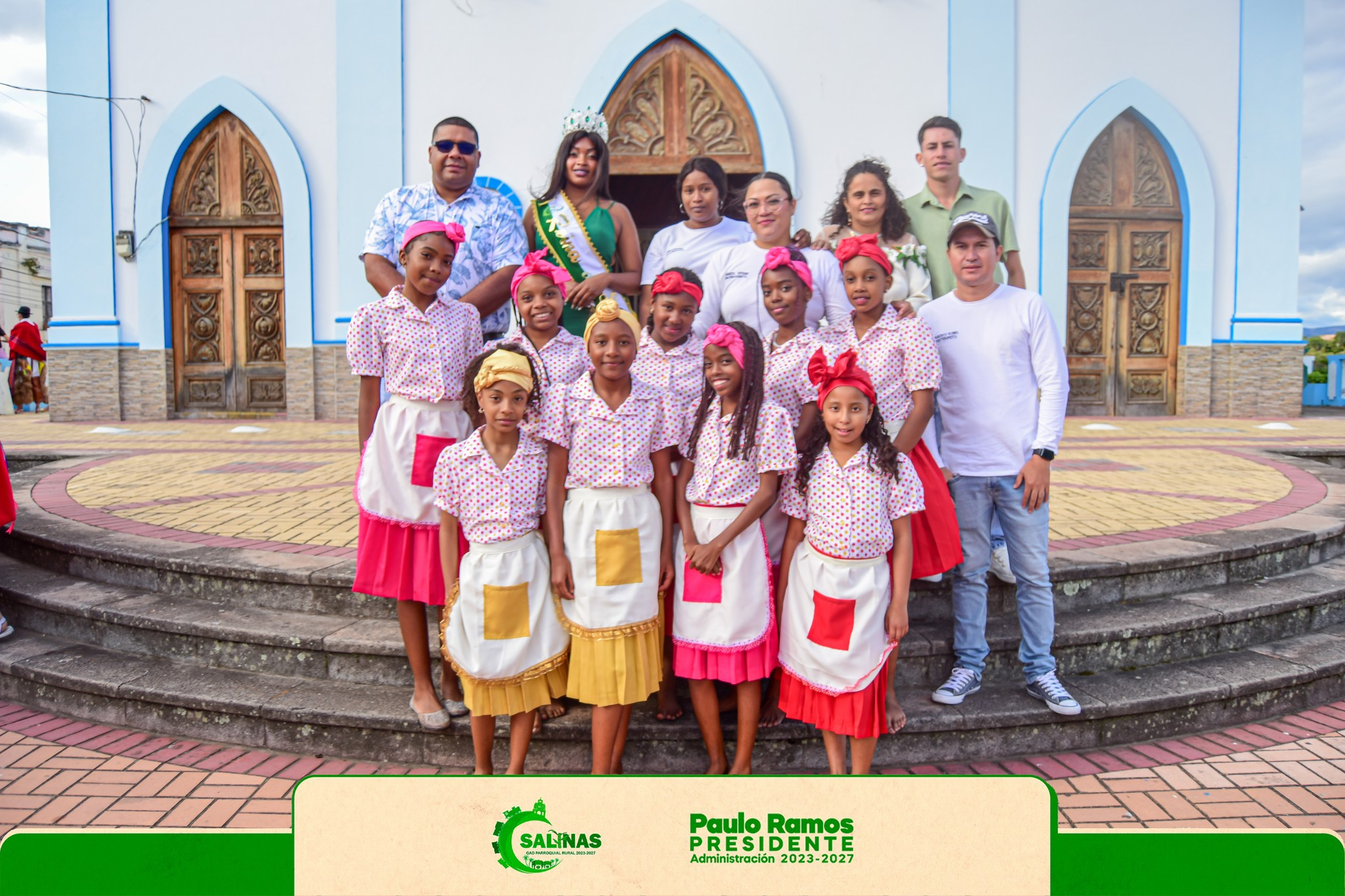 Salinas presente en el pregón de aniversario de la parroquia Pablo Arenas 2025